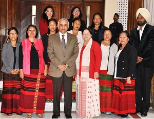 The Governor of Arunachal Pradesh Lt. Gen (Retd) Nirbhay Sharma and Fist Lady of the State Smt Jyotsna Sharma with the women wing members of Adi Bane Kebang at Raj Bhawan, Itanagar on 26th February 2015